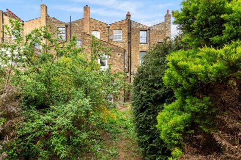 Flat A, 31 Buckingham Road, Islington, London, N1 4HY
