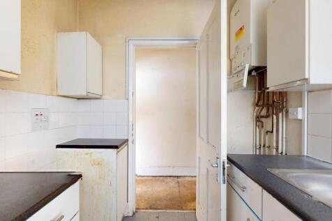 Flat B, 83 Cavendish Road, Clapham, London, SW12 0BN