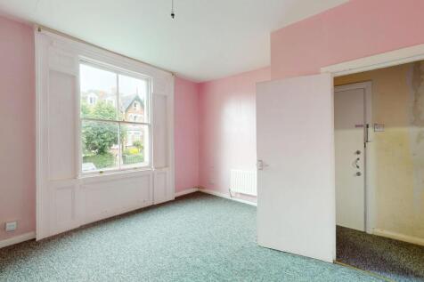 Flat B, 41 Fox Hill, Crystal Palace, London, SE19 2XA