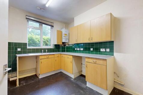 Flat B, 41 Fox Hill, Crystal Palace, London, SE19 2XA