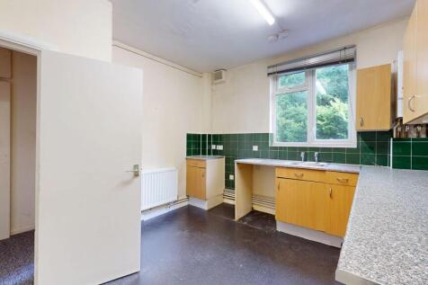Flat B, 41 Fox Hill, Crystal Palace, London, SE19 2XA