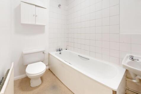 Flat B, 41 Fox Hill, Crystal Palace, London, SE19 2XA