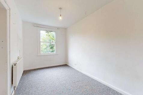Flat B, 41 Fox Hill, Crystal Palace, London, SE19 2XA