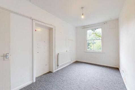 Flat B, 41 Fox Hill, Crystal Palace, London, SE19 2XA