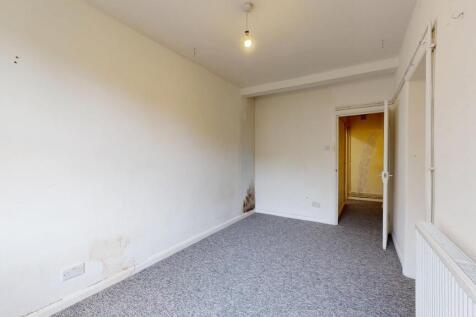 Flat B, 41 Fox Hill, Crystal Palace, London, SE19 2XA