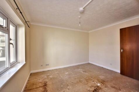 9A Oulton Hall, Marine Parade, Claton-on-Sea CO15 6JU