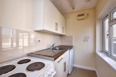 9A Oulton Hall, Marine Parade, Claton-on-Sea CO15 6JU
