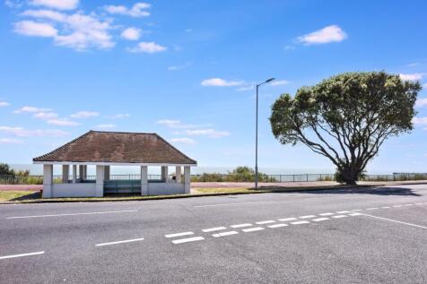 9A Oulton Hall, Marine Parade, Claton-on-Sea CO15 6JU
