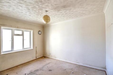Flat 9B Oulton Hall, 79 Marine Parade East, Clacton-on-Sea, CO15 6JU