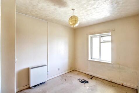 Flat 9B Oulton Hall, 79 Marine Parade East, Clacton-on-Sea, CO15 6JU