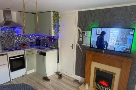 2 Noster Hill, Leeds, LS11 8QE