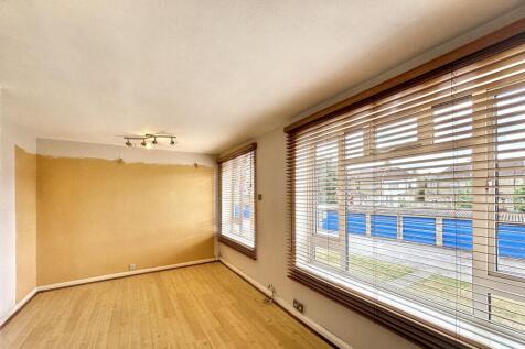 14 Windsor Court, Friern Barnet Lane, New Southgate, London N11 3LY