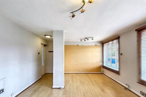 14 Windsor Court, Friern Barnet Lane, New Southgate, London N11 3LY