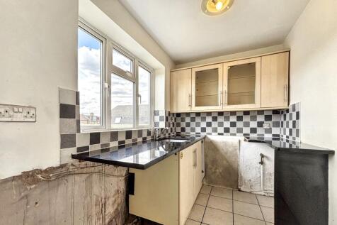 14 Windsor Court, Friern Barnet Lane, New Southgate, London N11 3LY