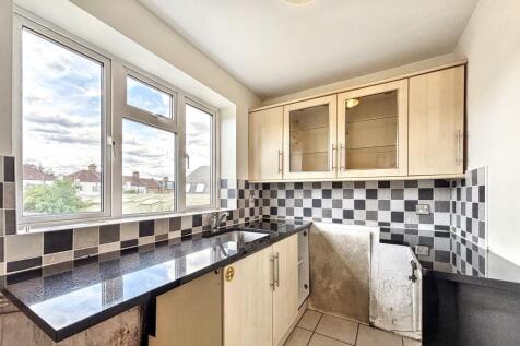 14 Windsor Court, Friern Barnet Lane, New Southgate, London N11 3LY