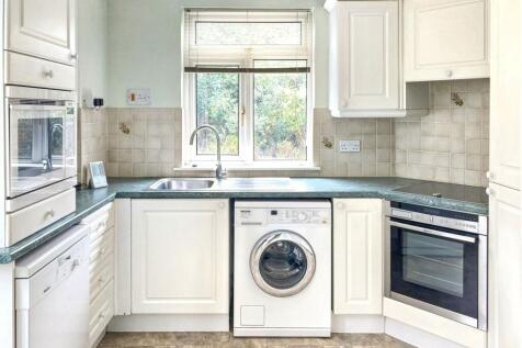124 Frinstead Road, Erith, Kent, DA8 3LB