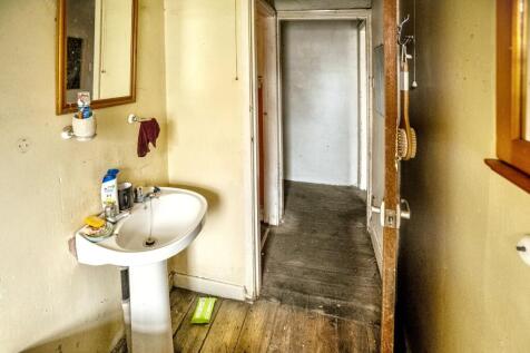 8 Victoria Place, Yeadon, Leeds, LS19 7HG