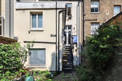 19 Sparsholt Road, Finsbury Park, London N19 4EL