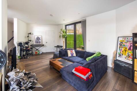 208 Cassland Road, London E9 5AJ