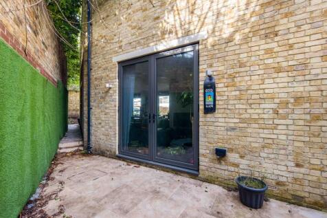 208 Cassland Road, London E9 5AJ
