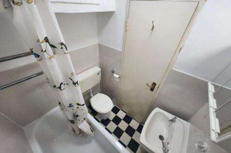 Flat 28 Florin Court, 6-9 Charterhouse Square, Barbican, London, EC1M 6ET