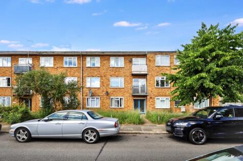 13 Cotswold Court, Hodder Drive, Perivale, Greenford, UB6 8LJ