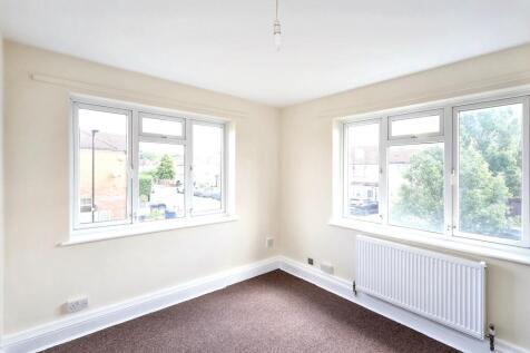 13 Cotswold Court, Hodder Drive, Perivale, Greenford, UB6 8LJ
