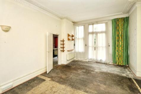 Flat 6, Lee Court, 39 - 41 Queen Anne Place, Enfield, EN1 2PS