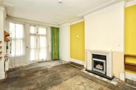 Flat 6, Lee Court, 39 - 41 Queen Anne Place, Enfield, EN1 2PS