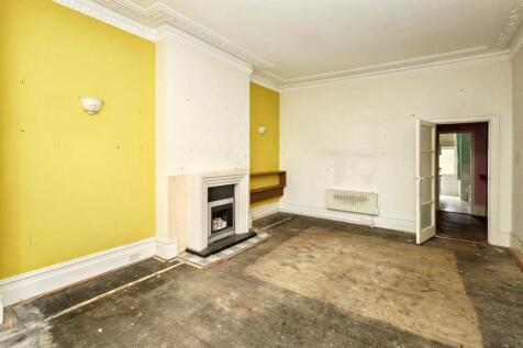 Flat 6, Lee Court, 39 - 41 Queen Anne Place, Enfield, EN1 2PS