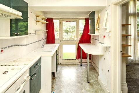 Flat 6, Lee Court, 39 - 41 Queen Anne Place, Enfield, EN1 2PS