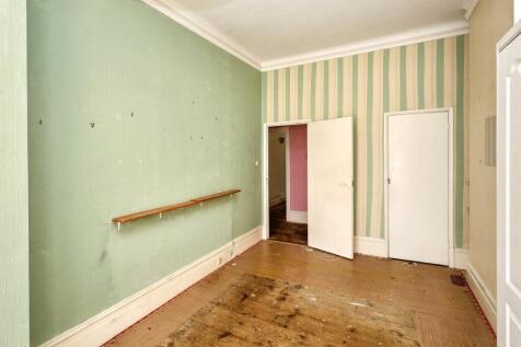 Flat 6, Lee Court, 39 - 41 Queen Anne Place, Enfield, EN1 2PS