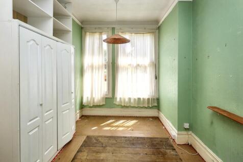 Flat 6, Lee Court, 39 - 41 Queen Anne Place, Enfield, EN1 2PS