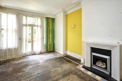 Flat 6, Lee Court, 39 - 41 Queen Anne Place, Enfield, EN1 2PS