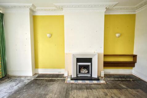 Flat 6, Lee Court, 39 - 41 Queen Anne Place, Enfield, EN1 2PS