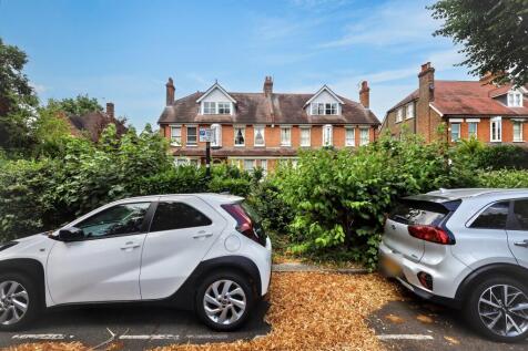 Flat 6, Lee Court, 39 - 41 Queen Anne Place, Enfield, EN1 2PS