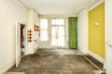 Flat 6, Lee Court, 39 - 41 Queen Anne Place, Enfield, EN1 2PS