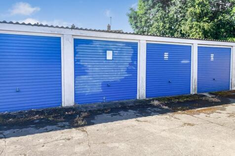 Garages at Albermarle Avenue, Cheshunt, Waltham Cross, Enfield EN8 0EY