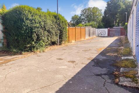 Garages at Albermarle Avenue, Cheshunt, Waltham Cross, Enfield EN8 0EY