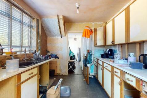 100 Crockenhill Road, Orpington, Kent, BR5 4DG