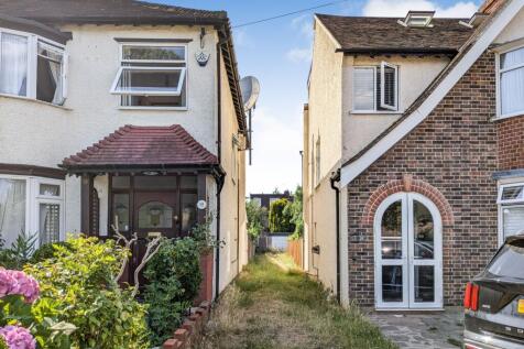 Land on the North West side of Oakfield Road, London N3 2QD