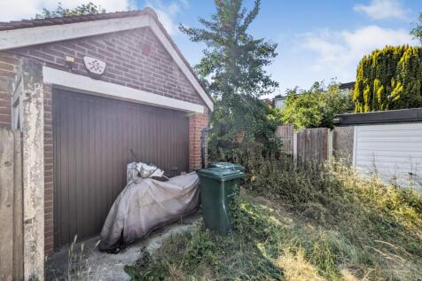 Land on the North West side of Oakfield Road, London N3 2QD