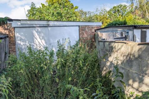 Land on the North West side of Oakfield Road, London N3 2QD