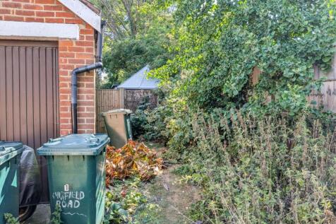 Land on the North West side of Oakfield Road, London N3 2QD