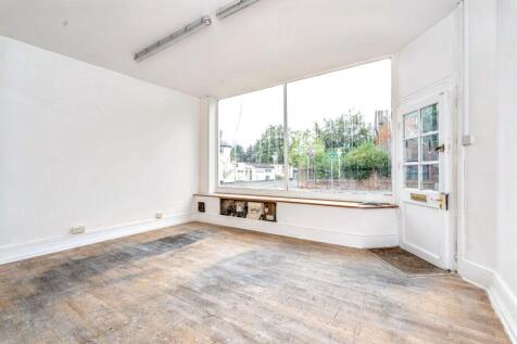 4 Kings Road, Fleet, Hampshire, GU51 3AD