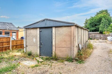 4 Kings Road, Fleet, Hampshire, GU51 3AD