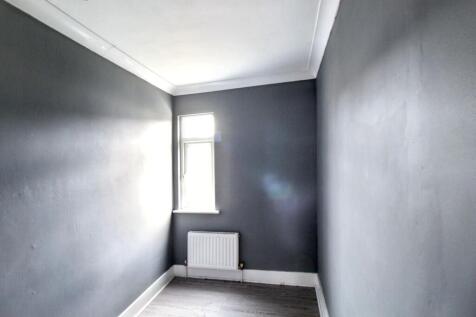 12 Kenneth Road, Chadwell Heath, Romford, RM6 6LL