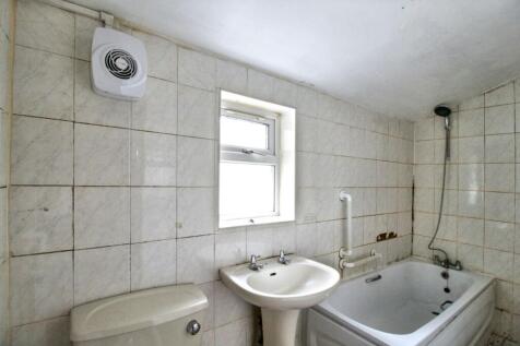 12 Kenneth Road, Chadwell Heath, Romford, RM6 6LL