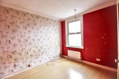 12 Kenneth Road, Chadwell Heath, Romford, RM6 6LL