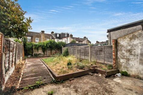 12 Kenneth Road, Chadwell Heath, Romford, RM6 6LL
